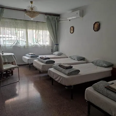Проживание в семье 46-1- Комната в квартире для 1 или 3 человек в Аликанте *