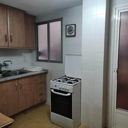 46-1- Комната в квартире для 1 или 3 человек в Аликанте Проживание в семье
